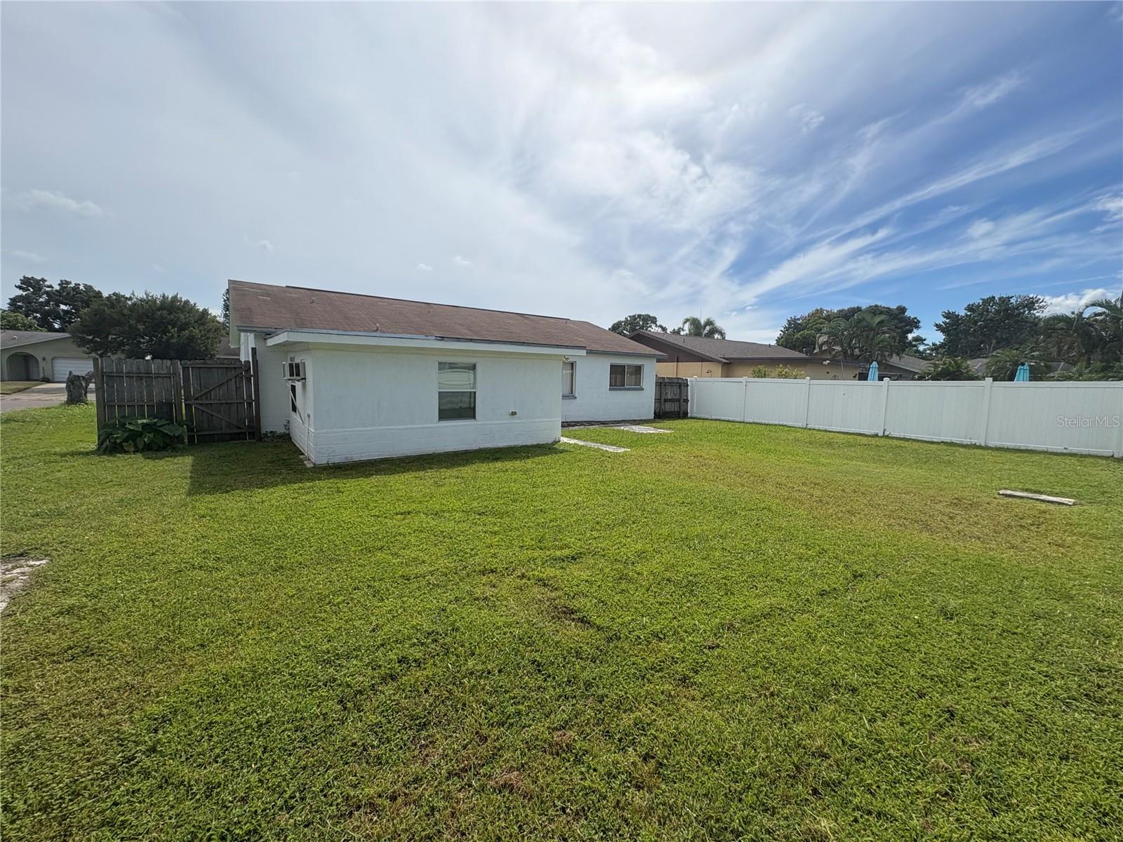 Listing photo id 19 for 6259 108th Avenue N