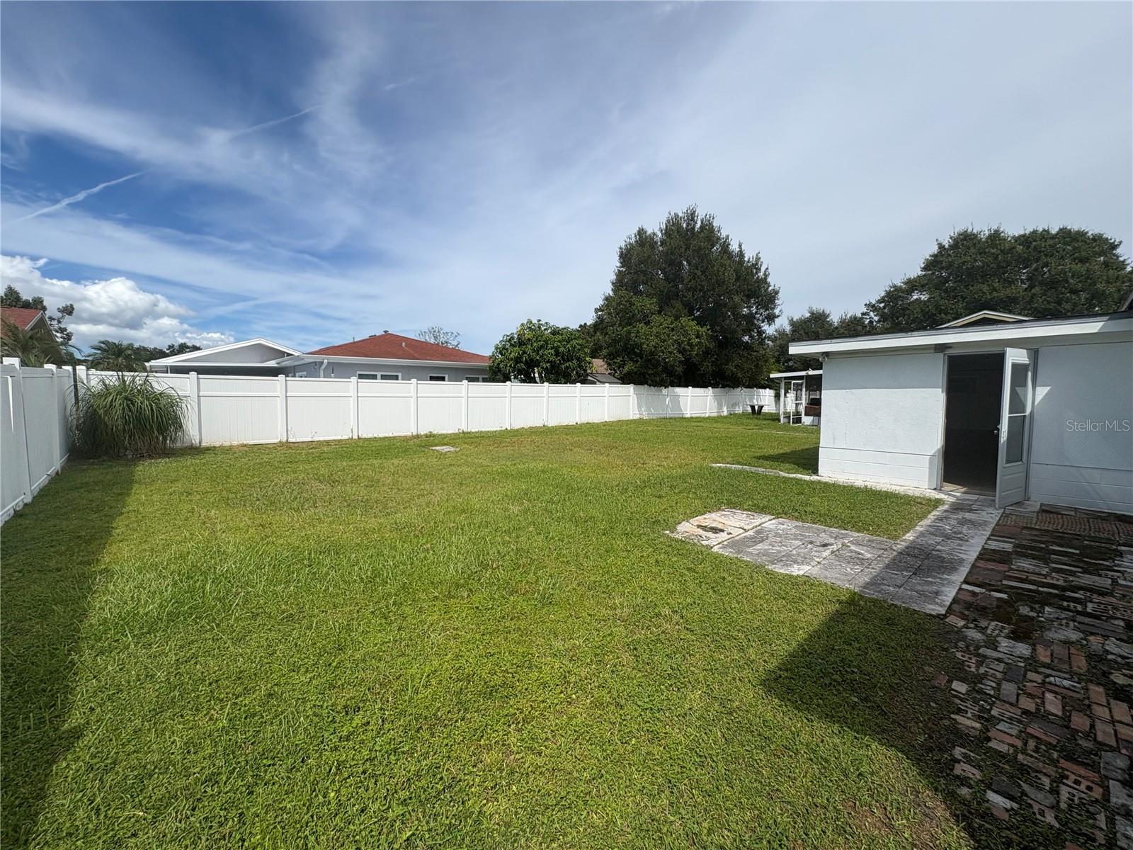 Listing photo id 21 for 6259 108th Avenue N