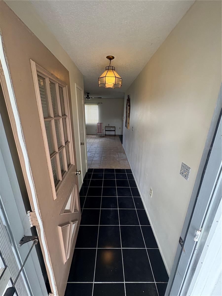 Listing photo id 2 for 6259 108th Avenue N