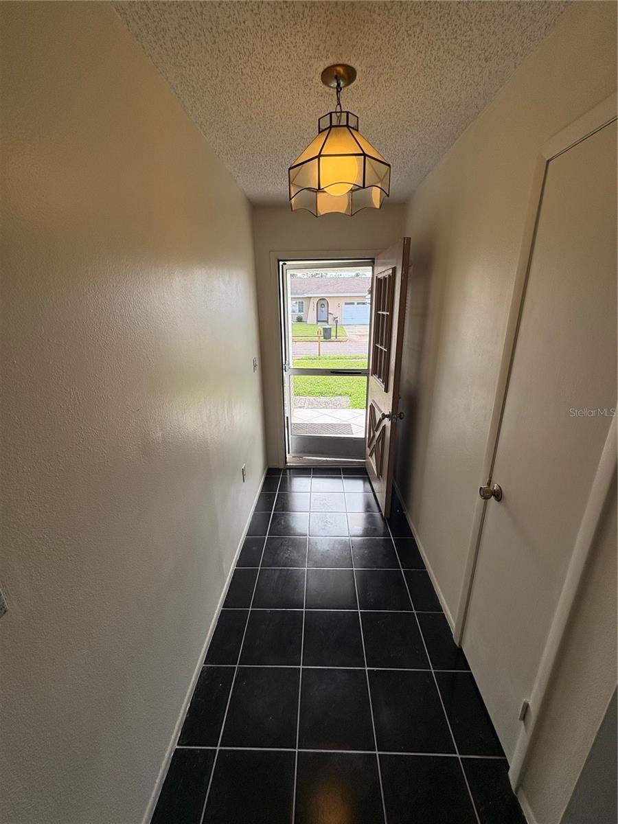 Listing photo id 3 for 6259 108th Avenue N