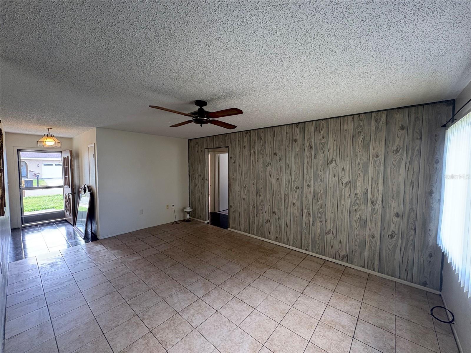 Listing photo id 4 for 6259 108th Avenue N