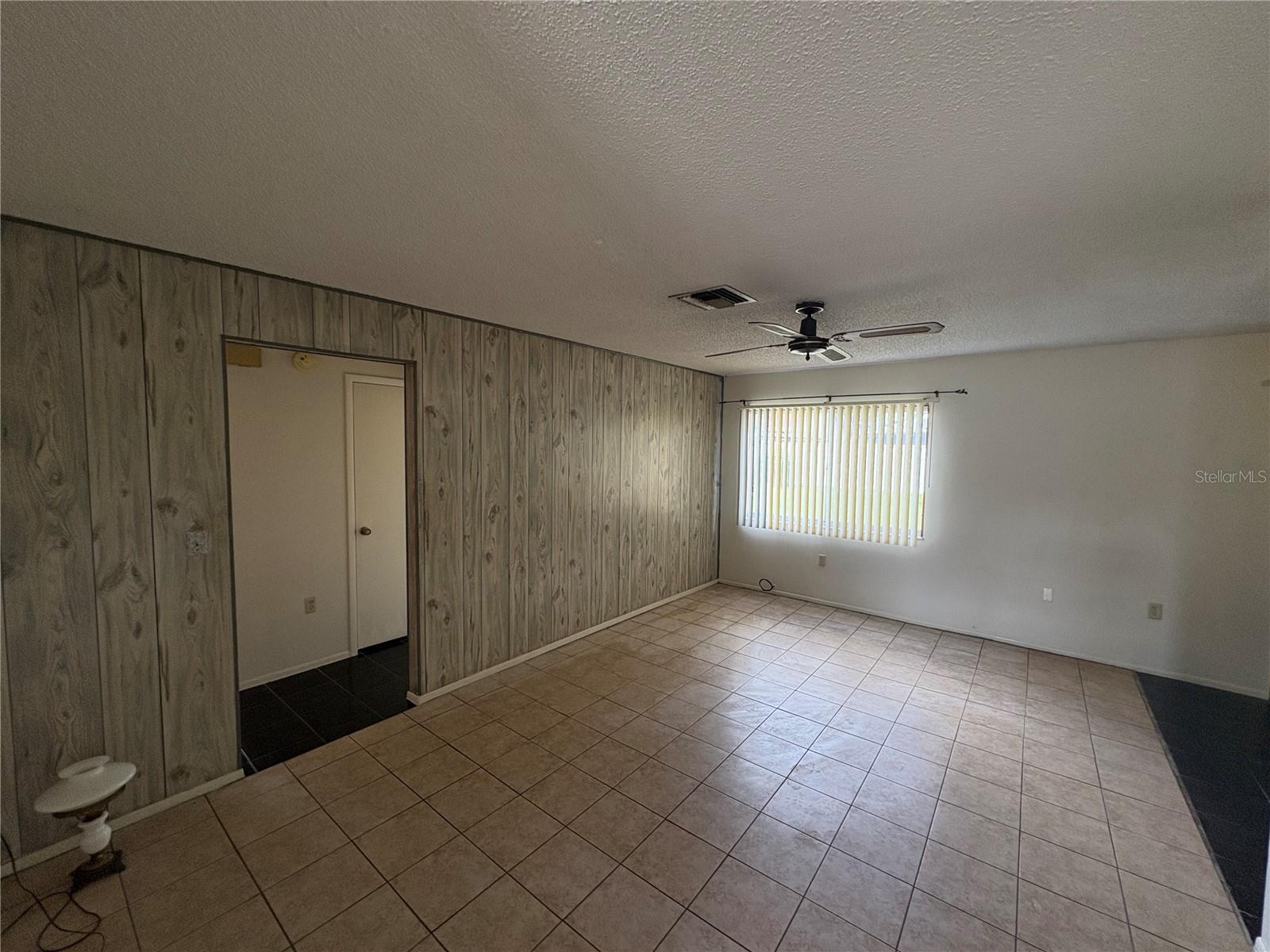 Listing photo id 5 for 6259 108th Avenue N
