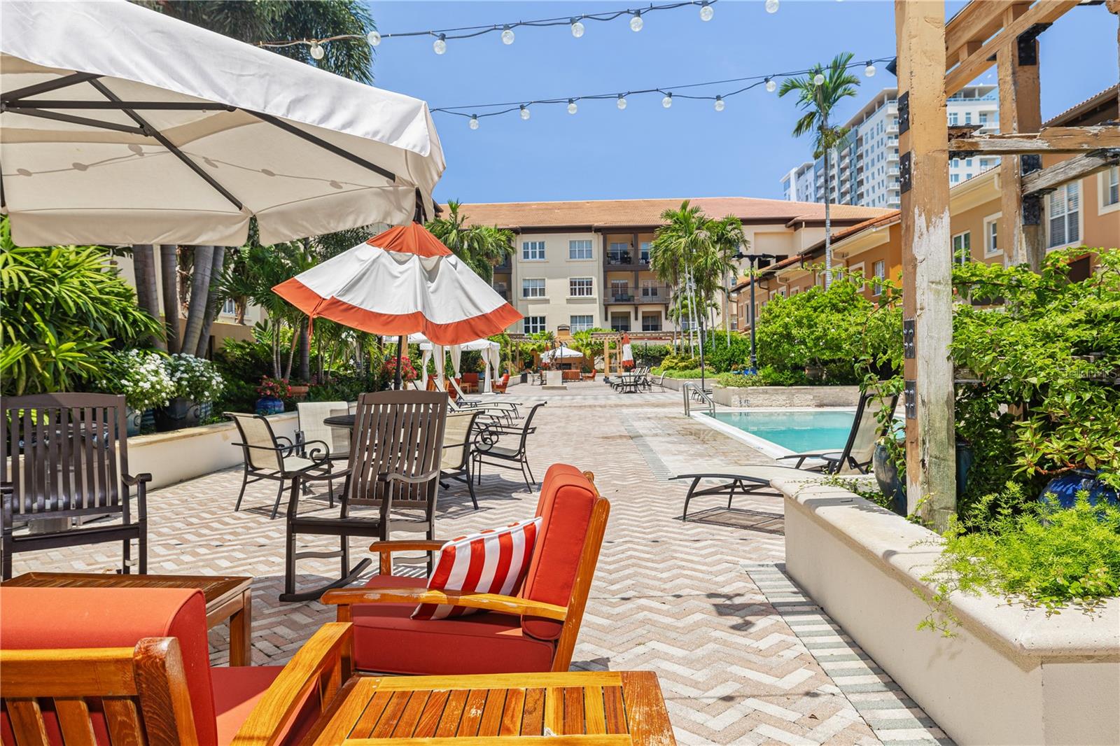 Image 13 of 19 For 100 4th Avenue S 212