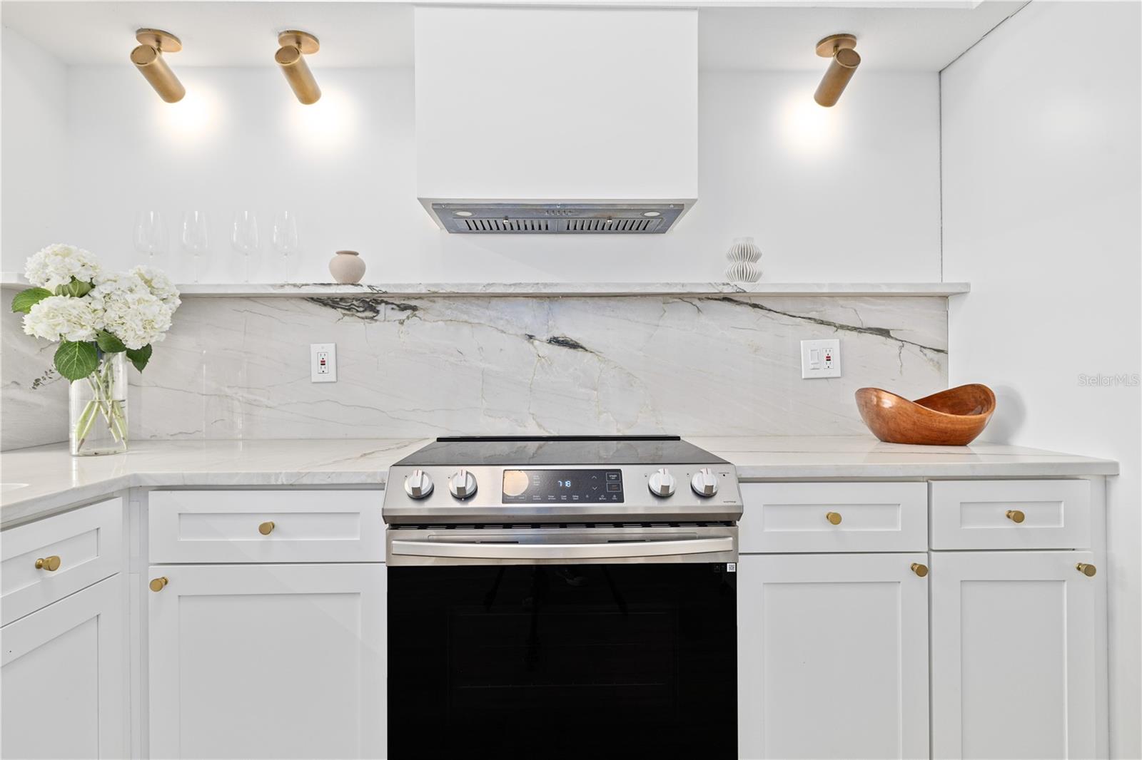 Image 3 of 19 For 100 4th Avenue S 212