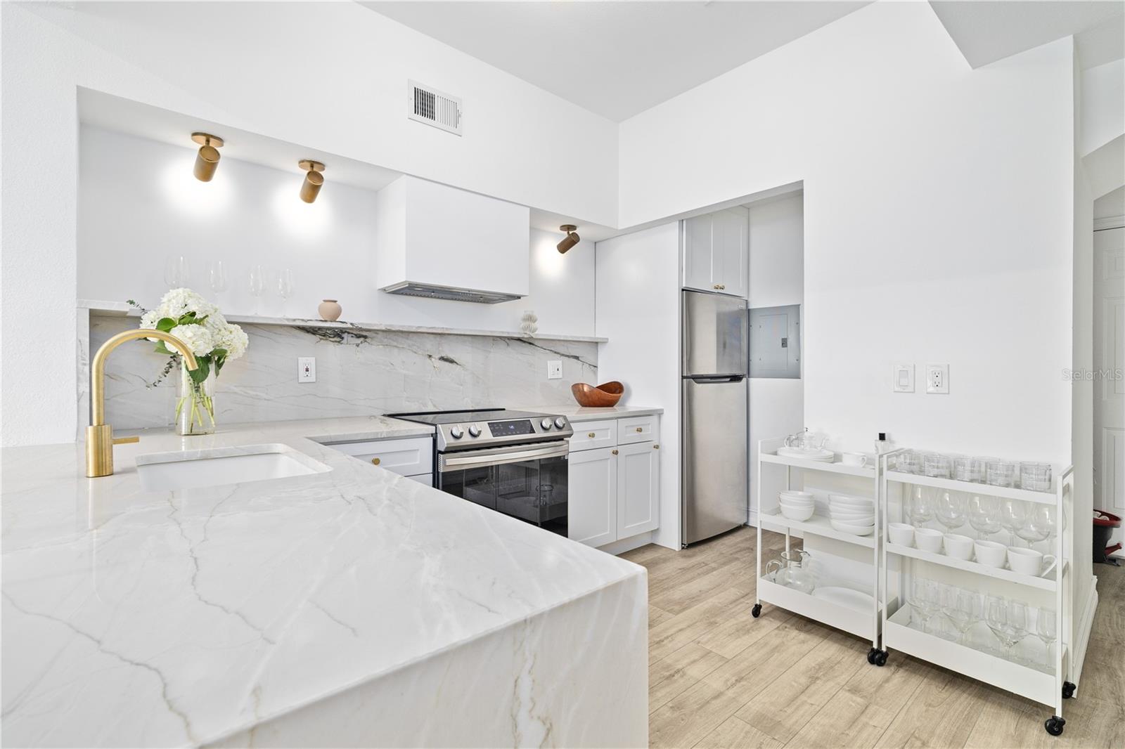 Image 4 of 19 For 100 4th Avenue S 212