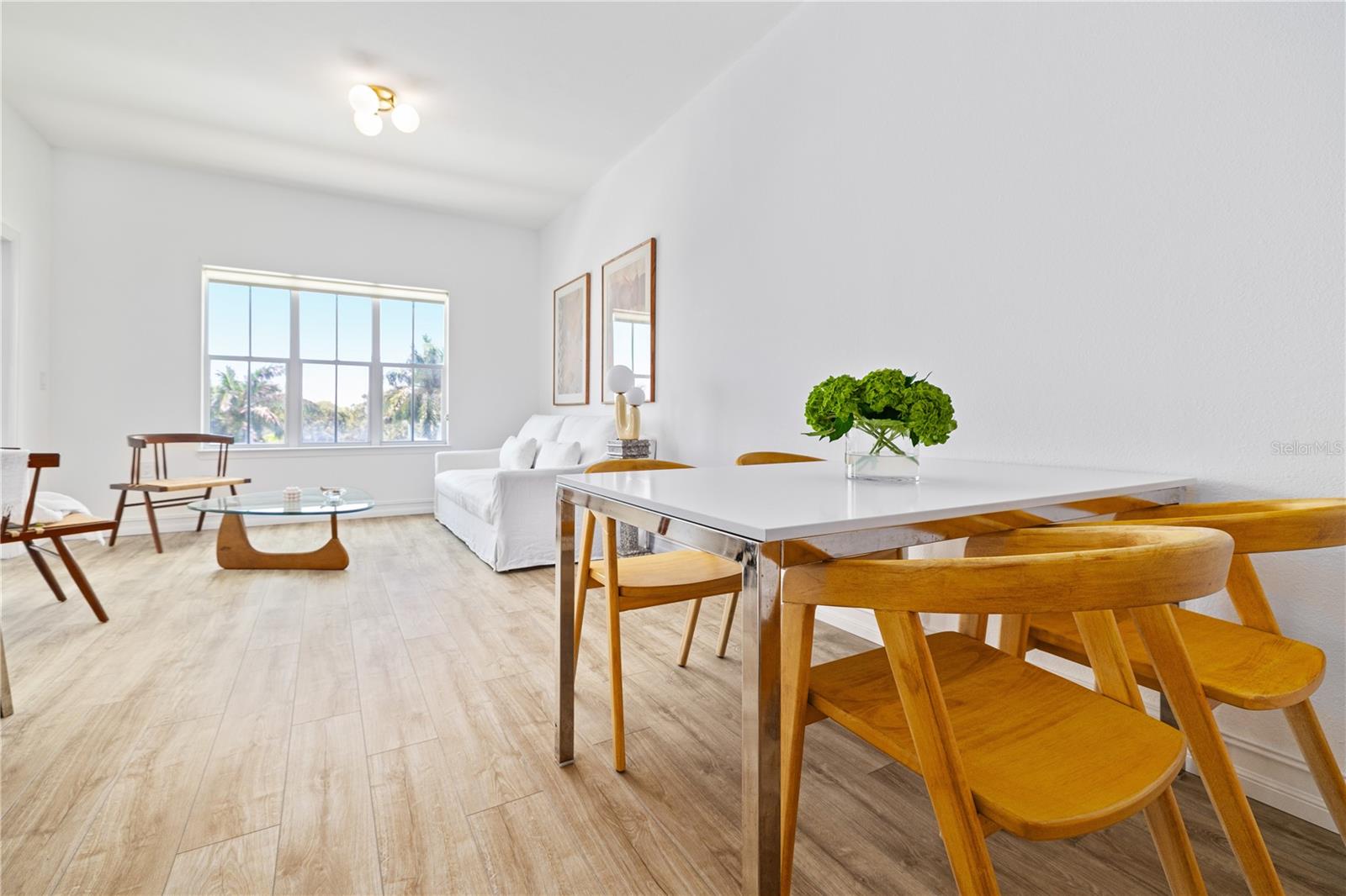 Image 5 of 19 For 100 4th Avenue S 212