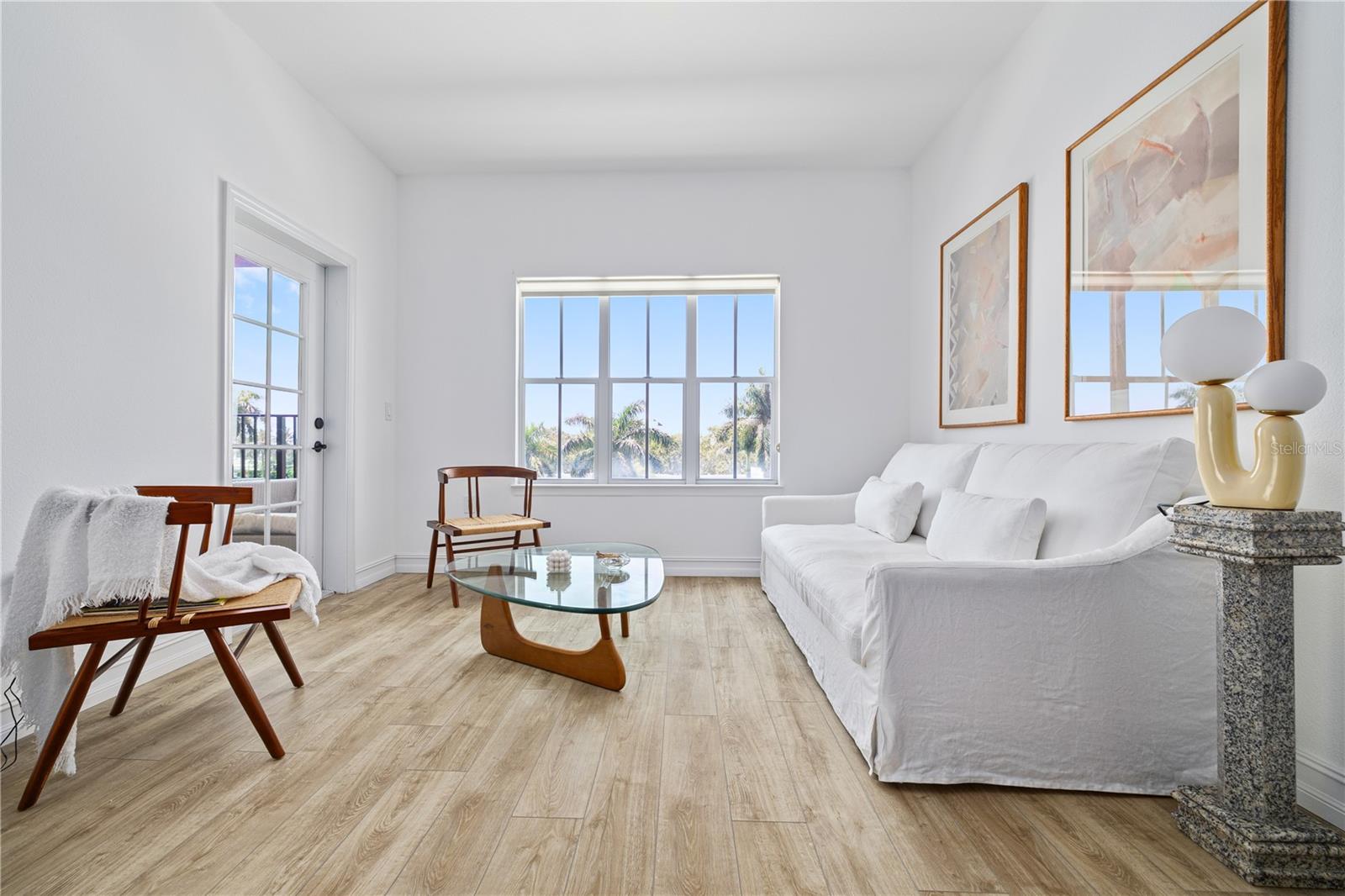 Image 6 of 19 For 100 4th Avenue S 212