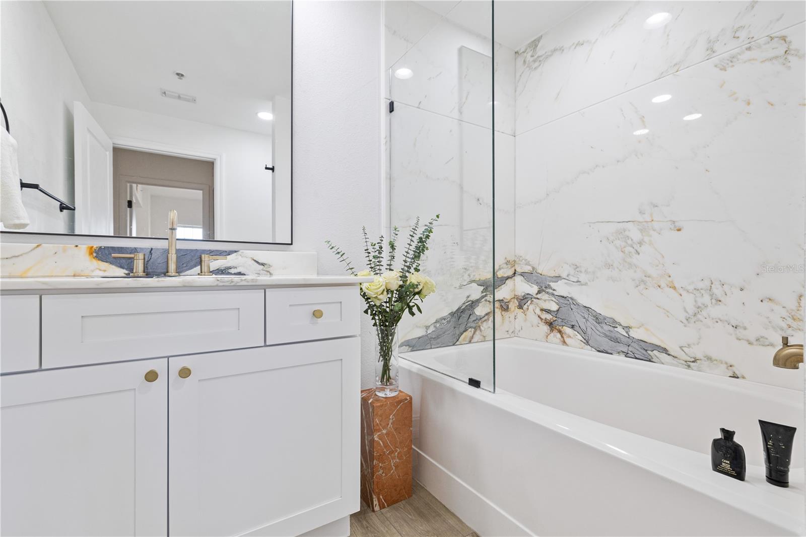 Image 8 of 19 For 100 4th Avenue S 212