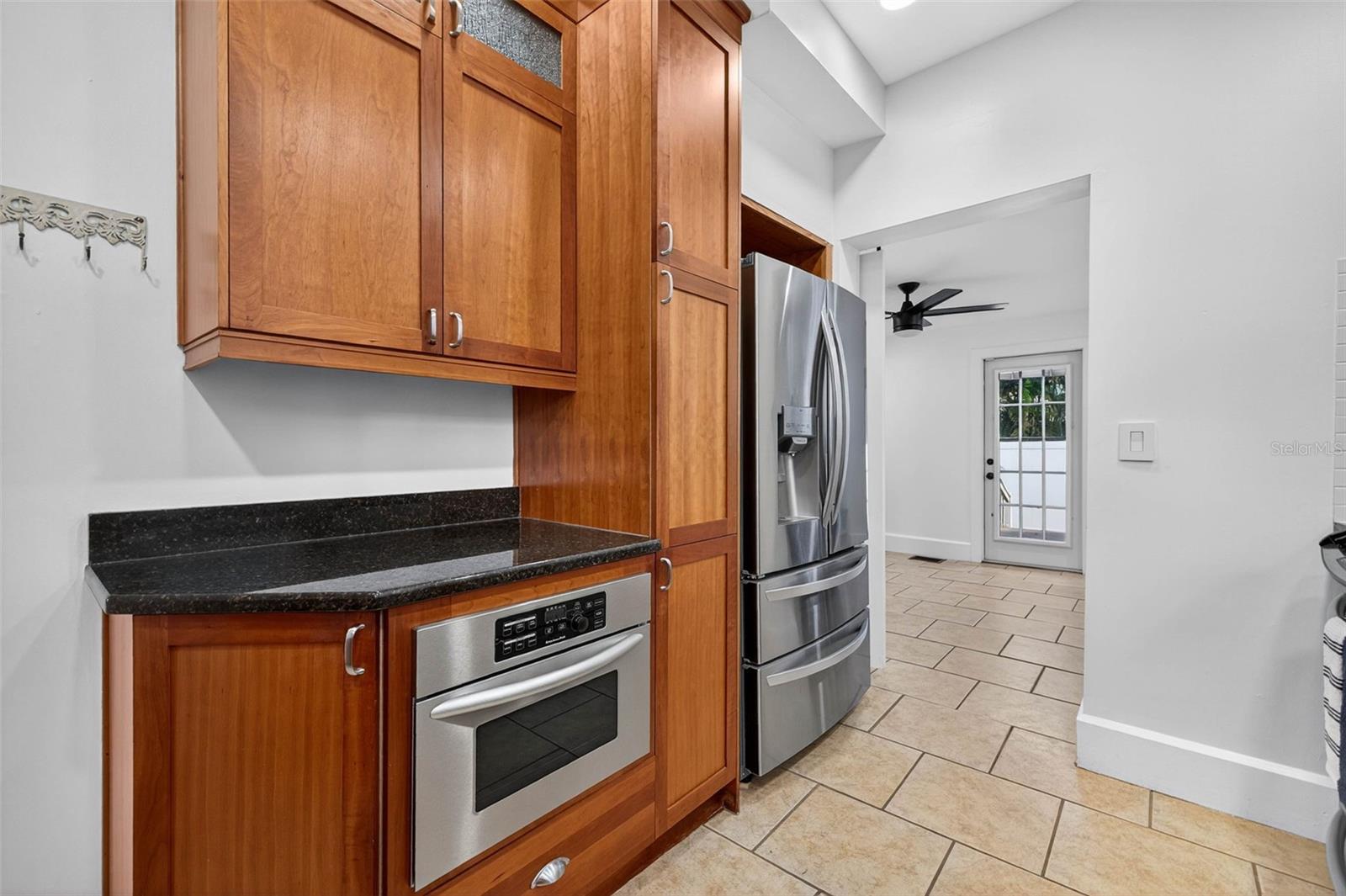 Listing photo id 10 for 480 28th Avenue N