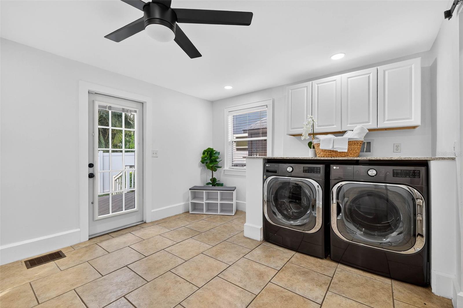 Listing photo id 16 for 480 28th Avenue N