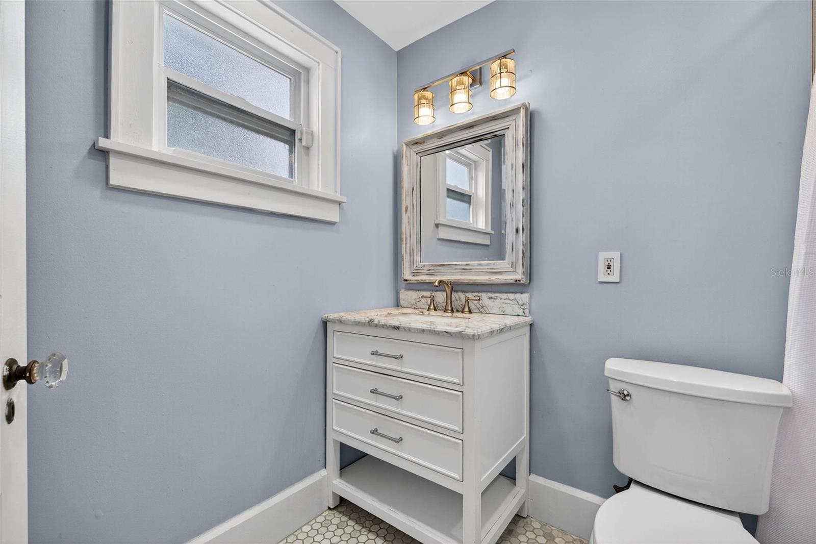 Listing photo id 20 for 480 28th Avenue N