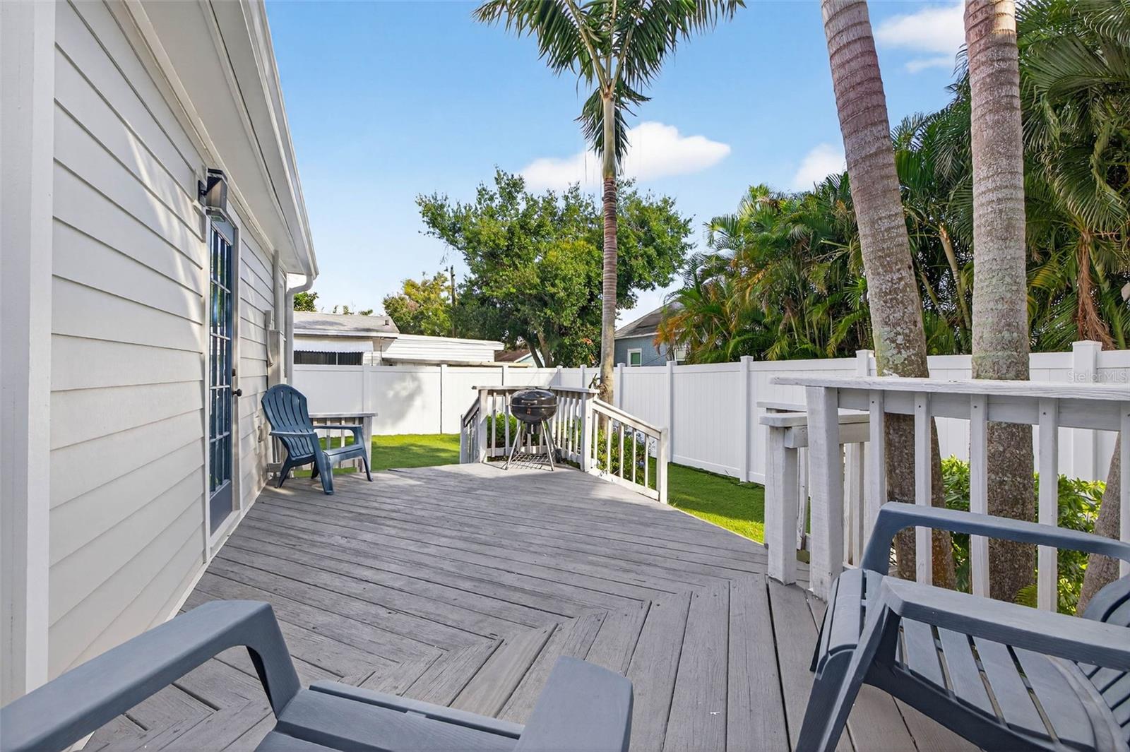 Listing photo id 24 for 480 28th Avenue N
