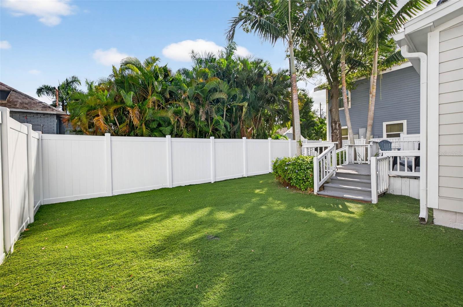 Listing photo id 27 for 480 28th Avenue N