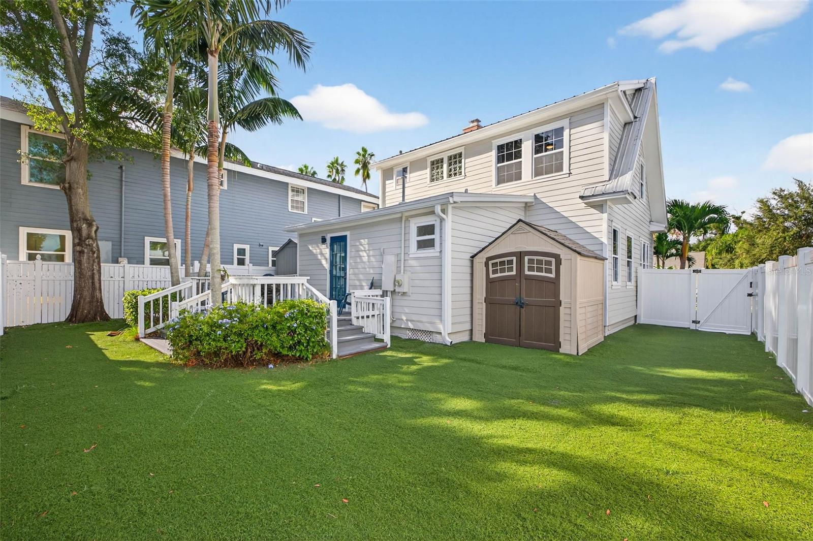 Listing photo id 31 for 480 28th Avenue N