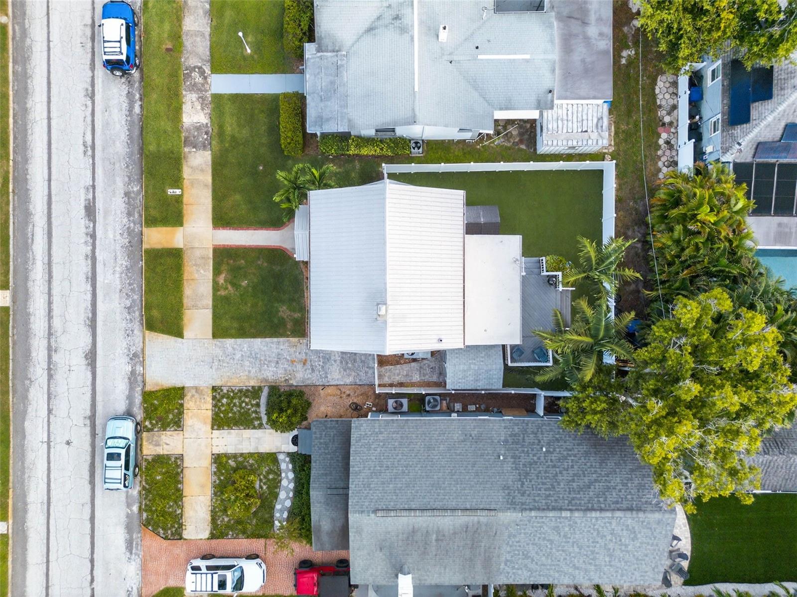 Listing photo id 33 for 480 28th Avenue N