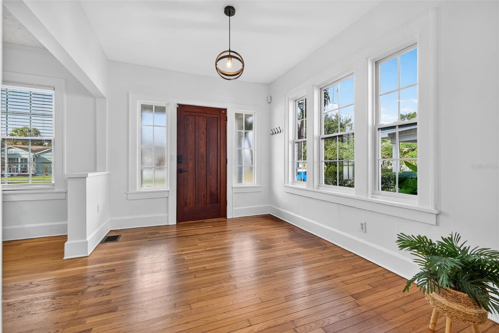 Listing photo id 4 for 480 28th Avenue N