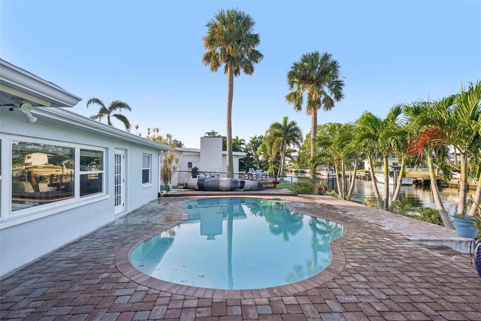 Image 25 of 33 For 3956 Shore Acres Boulevard Ne