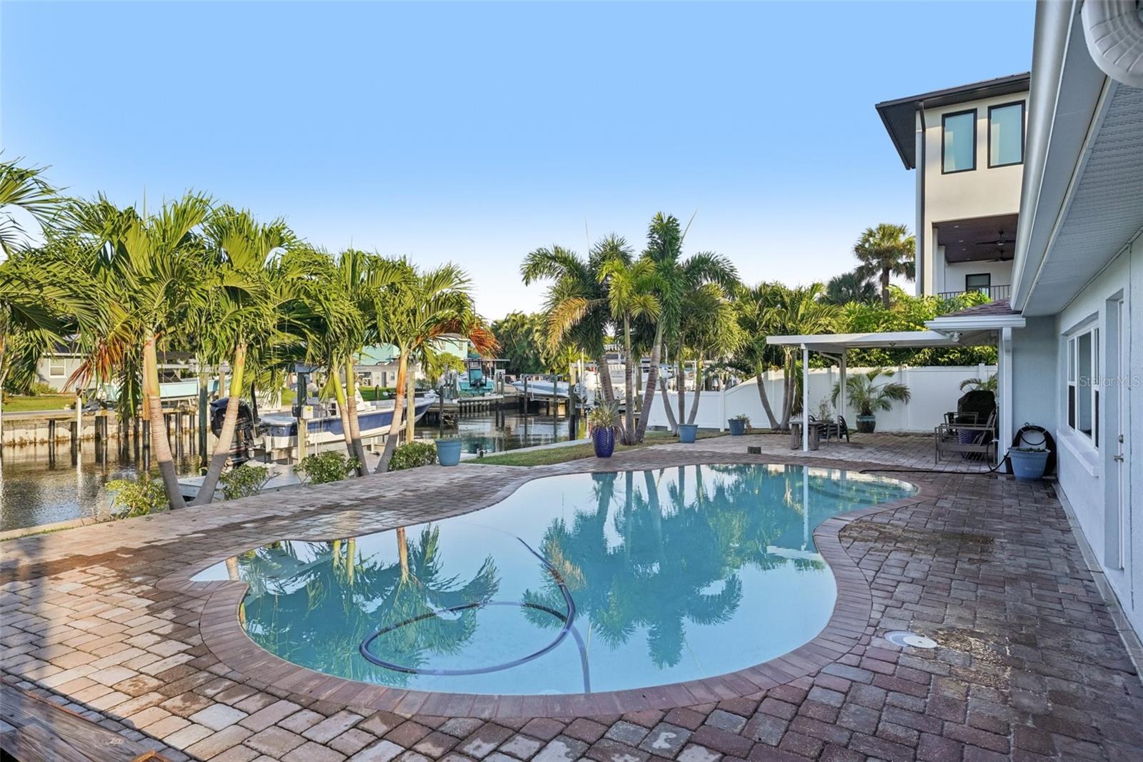 Image 4 of 33 For 3956 Shore Acres Boulevard Ne