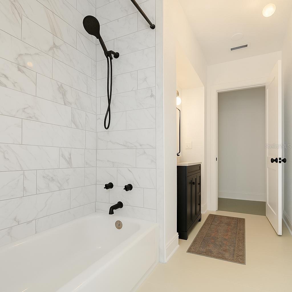 Image 10 of 15 For 818 Grand Central Street
