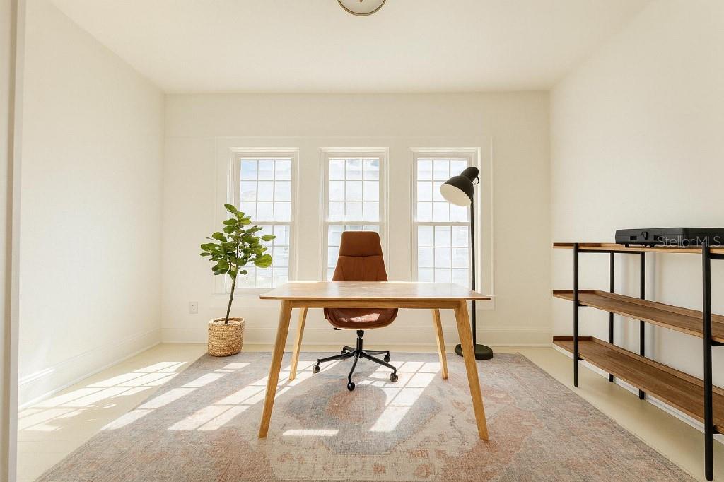 Image 3 of 15 For 818 Grand Central Street