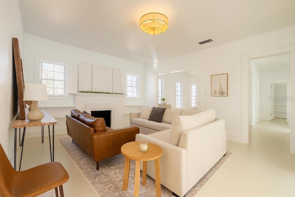Image 4 of 15 For 818 Grand Central Street