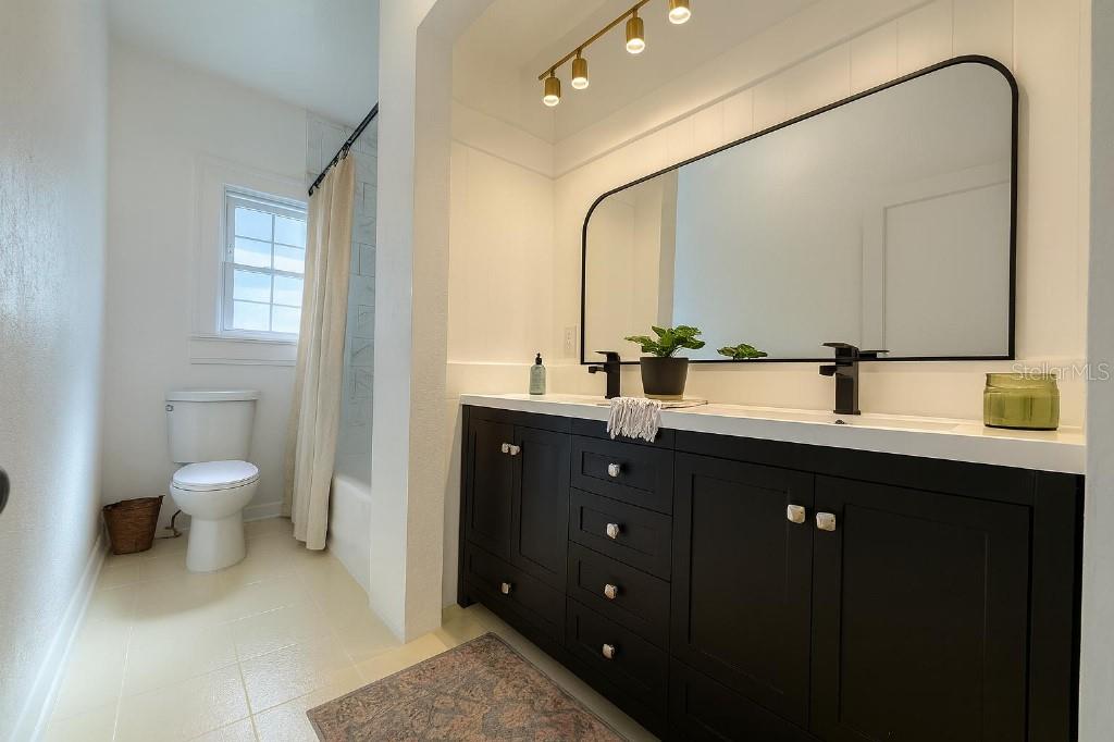 Image 9 of 15 For 818 Grand Central Street