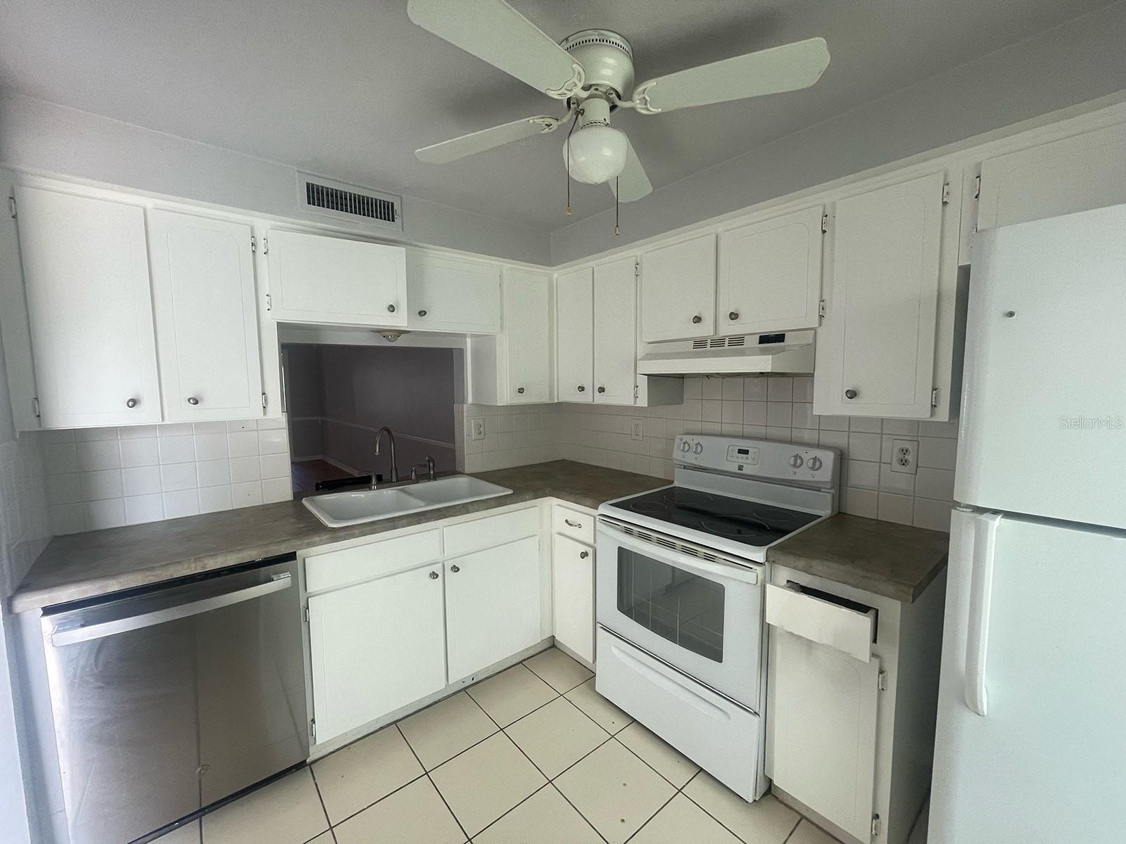 Image 3 of 58 For 4211 Sheldon Place 4211