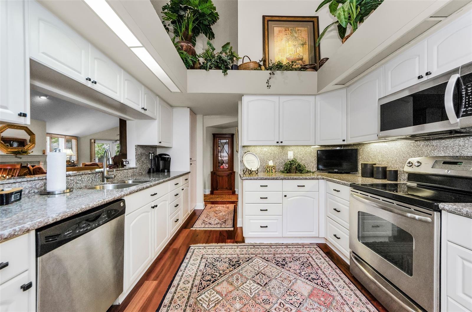 Image 20 of 56 For 10425 Longwood Drive