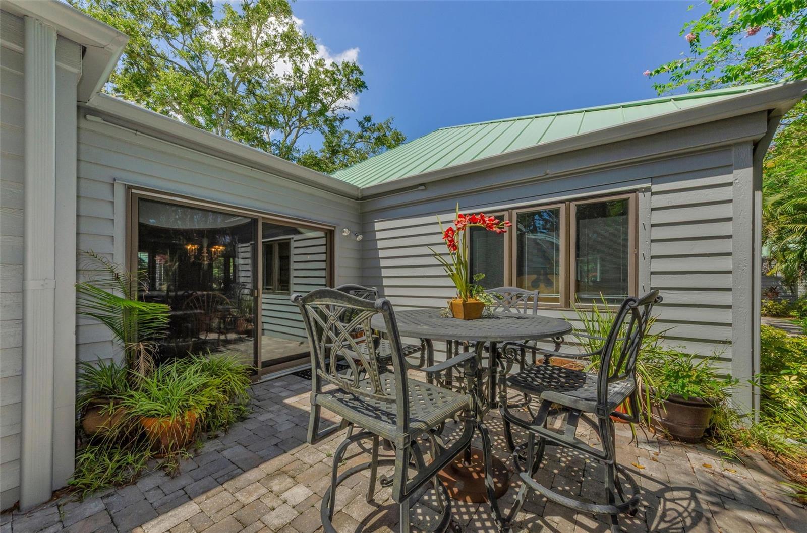 Image 23 of 56 For 10425 Longwood Drive