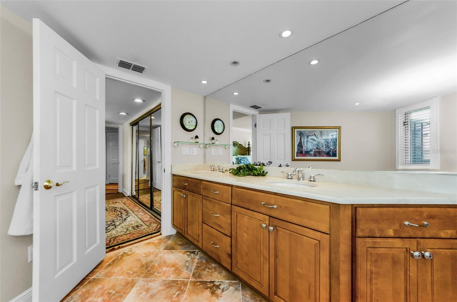 Image 28 of 56 For 10425 Longwood Drive