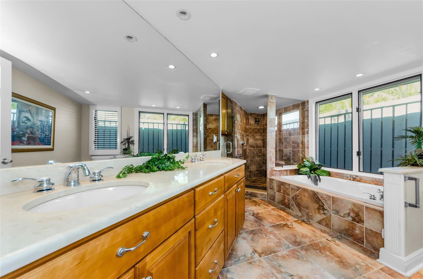 Image 29 of 56 For 10425 Longwood Drive