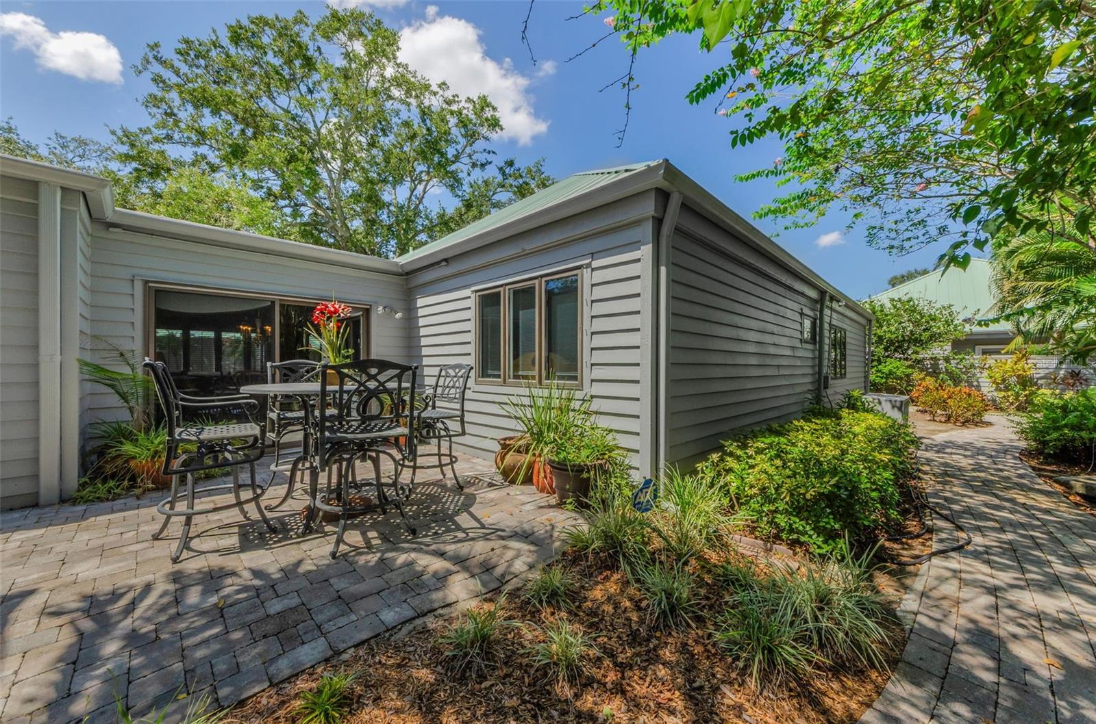 Image 37 of 56 For 10425 Longwood Drive