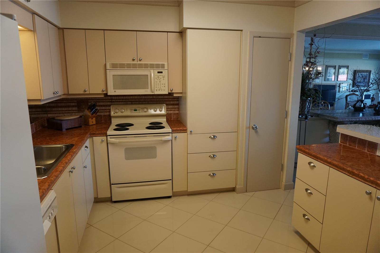 Image 7 of 28 For 3753 46th Avenue S 7