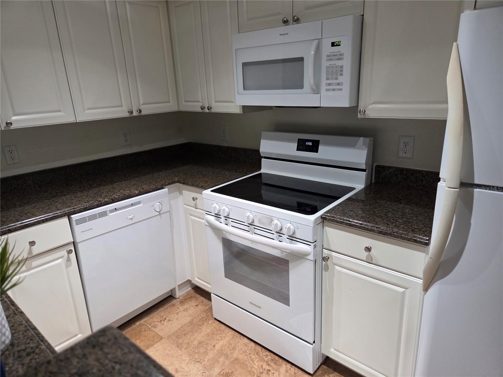 Image 4 of 11 For 8513 Island Breeze Lane 202