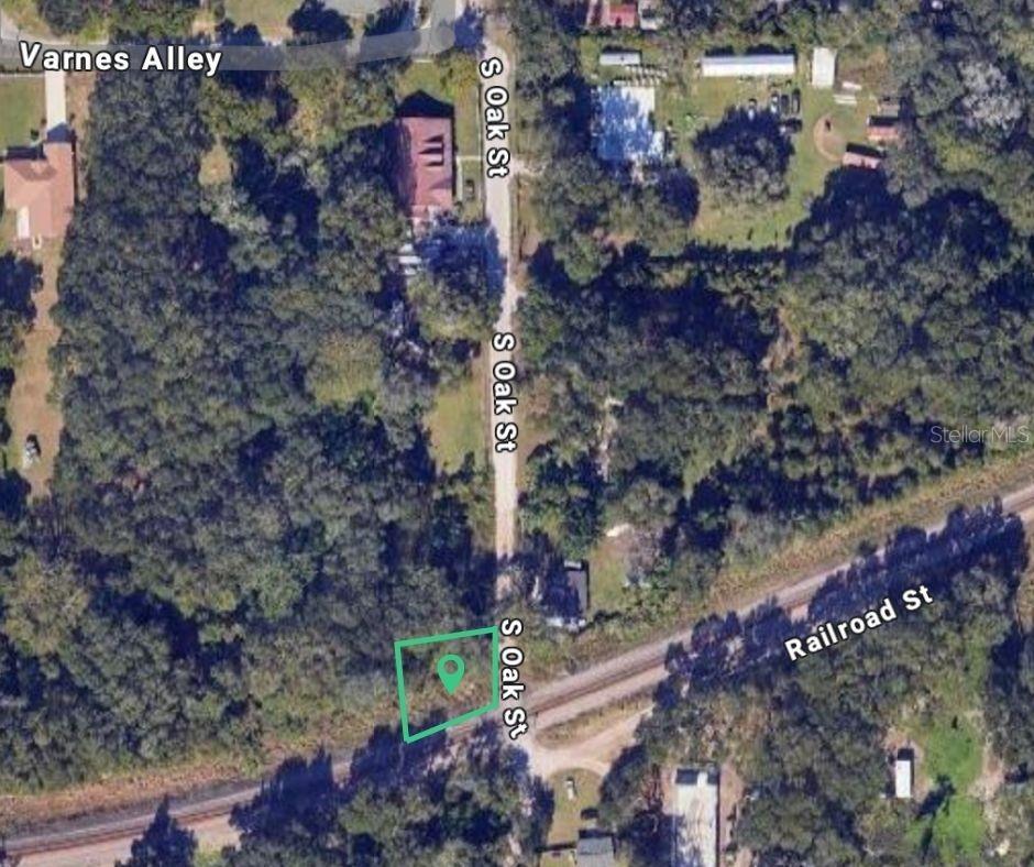 Listing photo id 0 for  Oak Street 