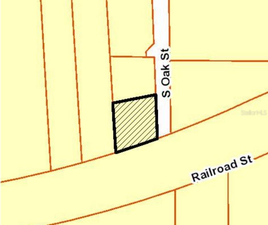 Listing photo id 1 for  Oak Street 