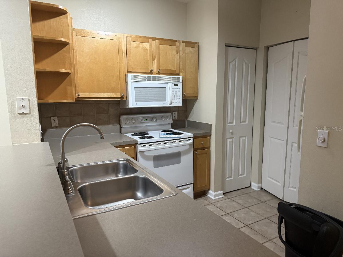 Image 3 of 20 For 4207 Dale Mabry Highway 2206
