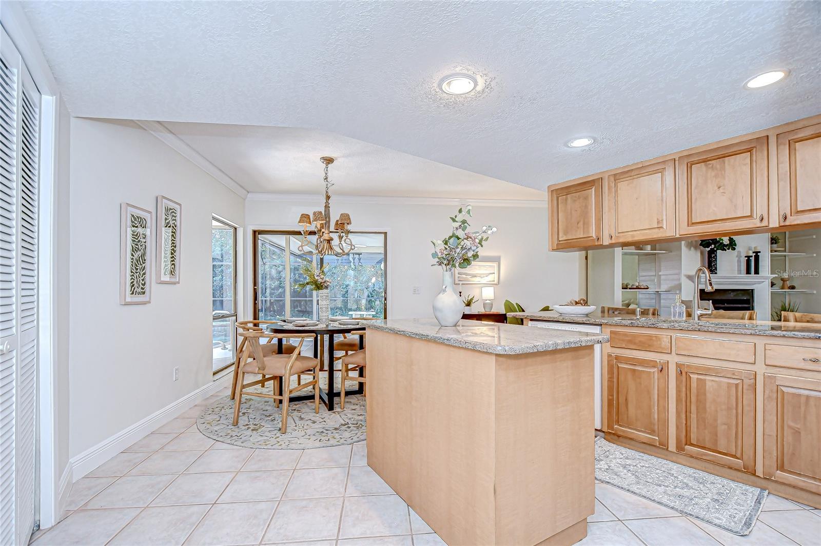 Listing photo id 15 for 6011 Soaring Avenue
