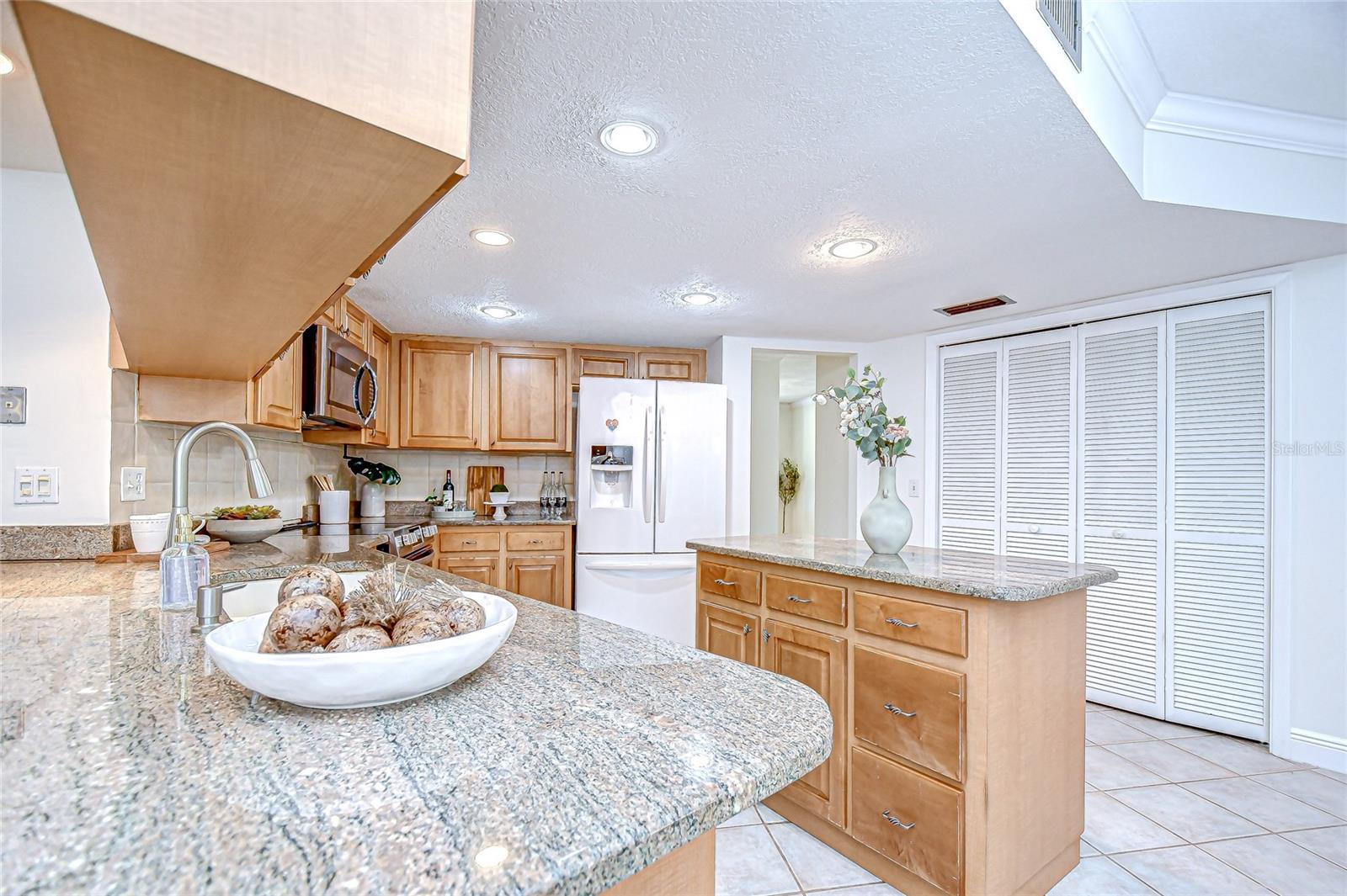 Listing photo id 18 for 6011 Soaring Avenue