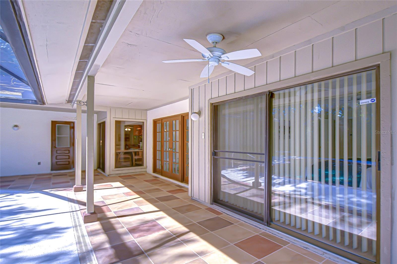 Listing photo id 28 for 6011 Soaring Avenue