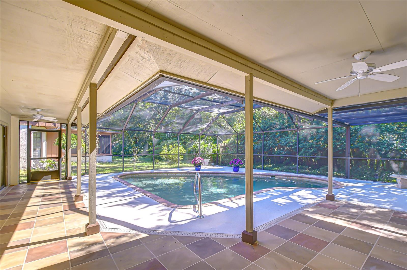 Listing photo id 29 for 6011 Soaring Avenue
