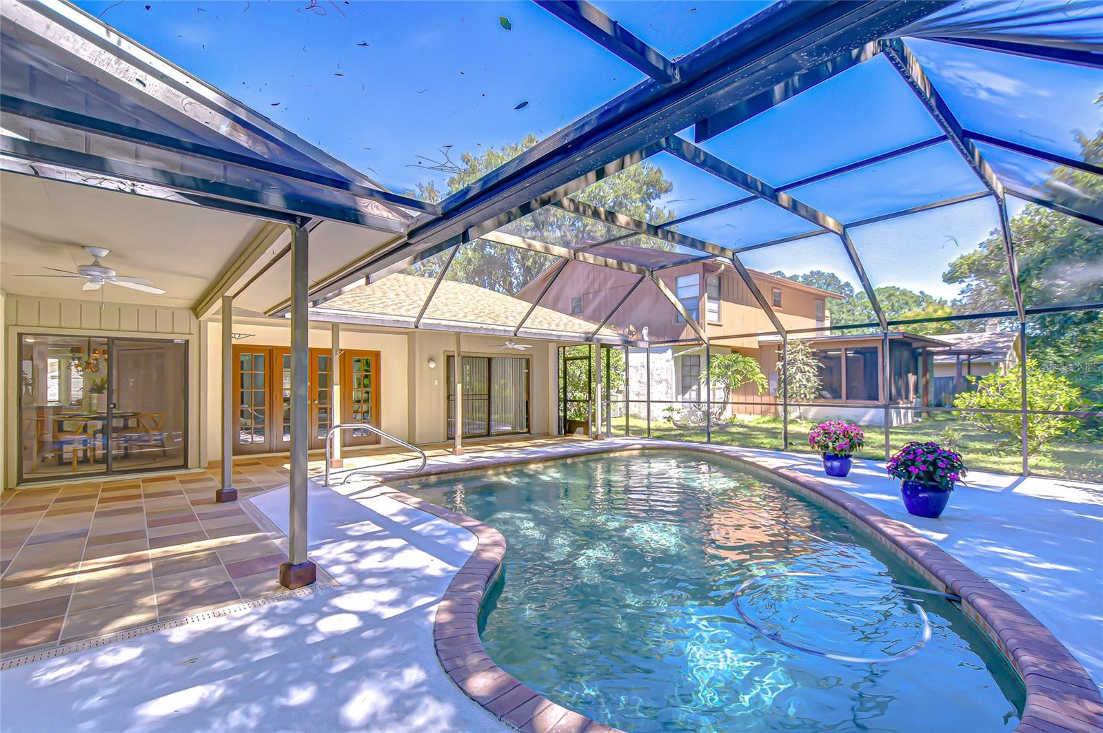 Listing photo id 30 for 6011 Soaring Avenue