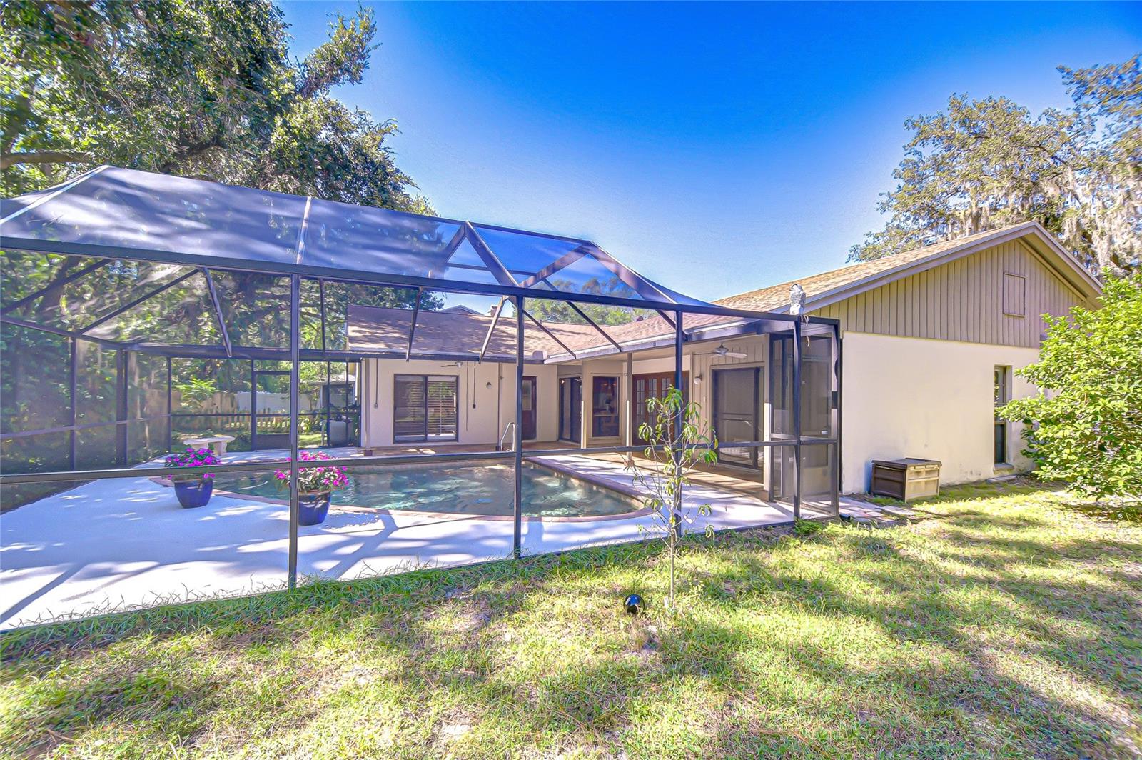 Listing photo id 31 for 6011 Soaring Avenue