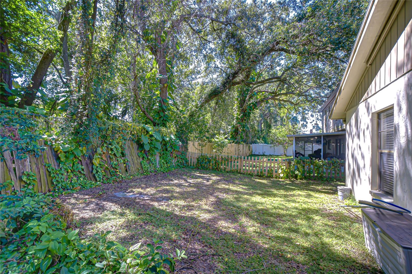 Listing photo id 33 for 6011 Soaring Avenue
