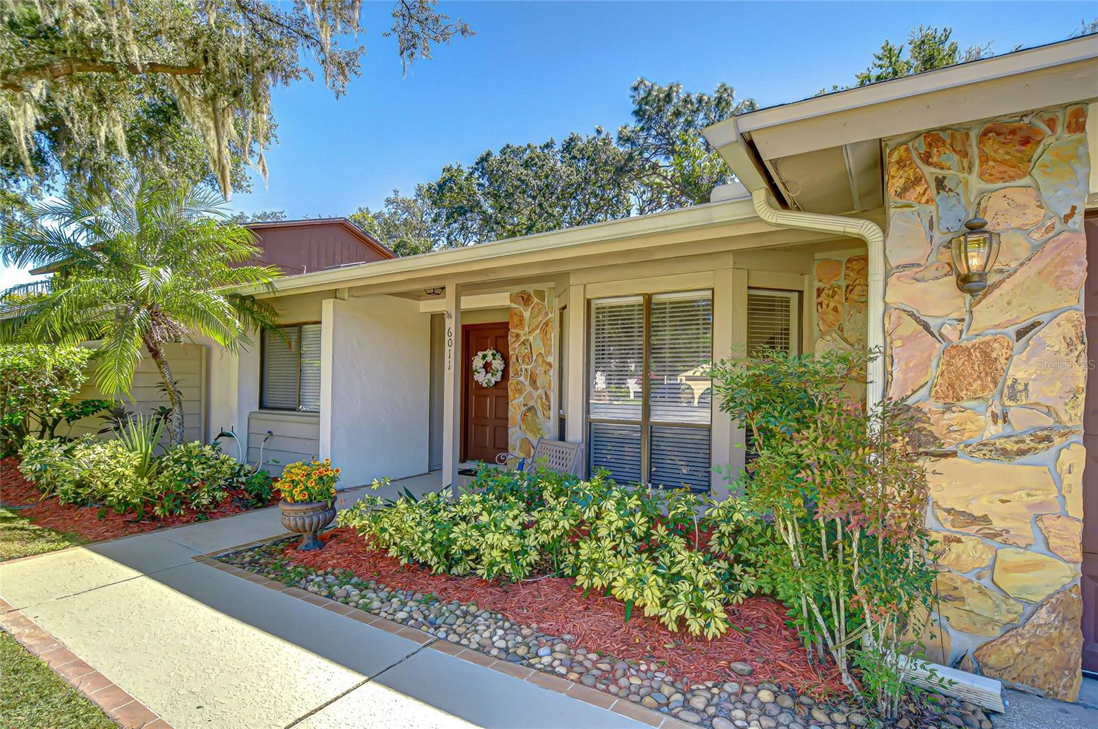 Listing photo id 2 for 6011 Soaring Avenue