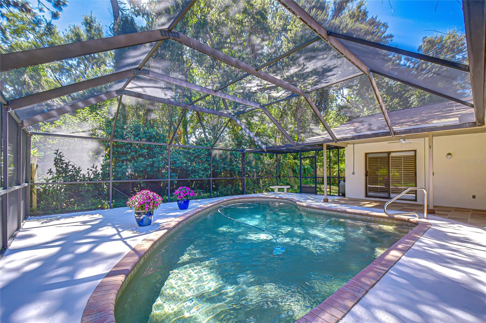 Listing photo id 38 for 6011 Soaring Avenue