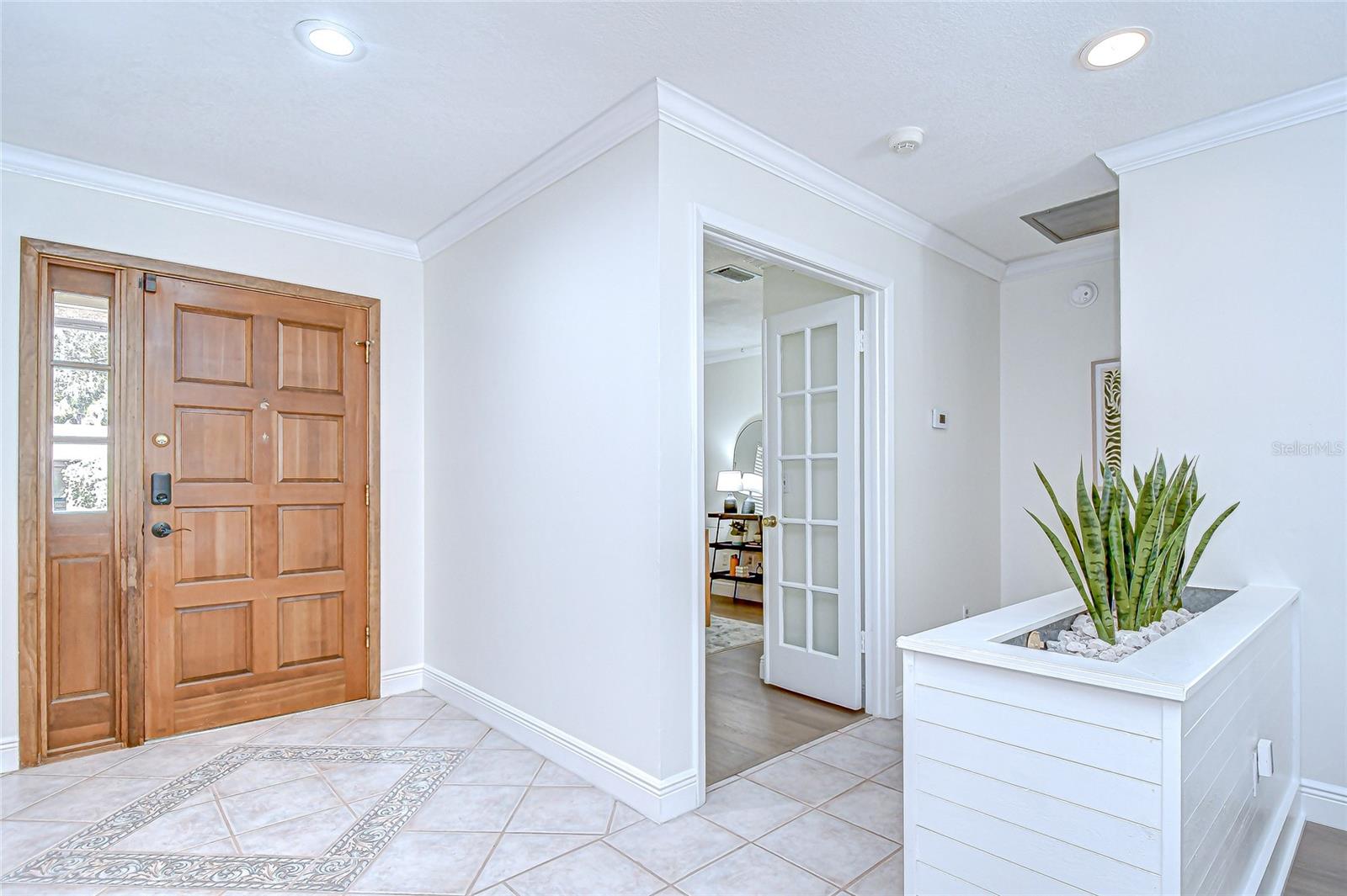 Listing photo id 3 for 6011 Soaring Avenue