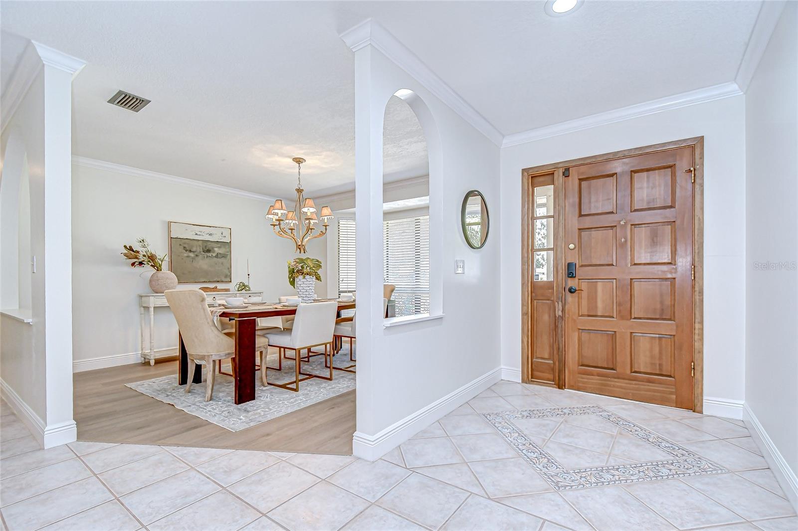 Listing photo id 4 for 6011 Soaring Avenue