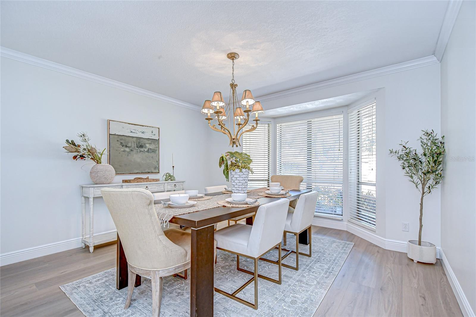 Listing photo id 5 for 6011 Soaring Avenue
