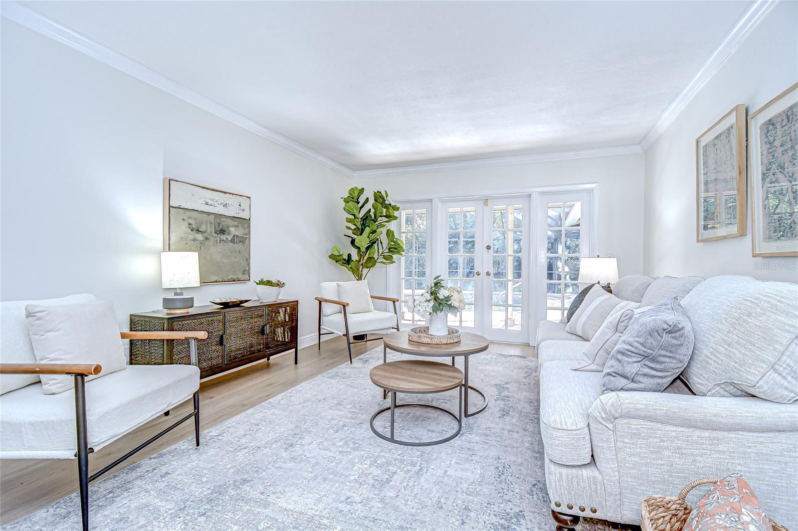 Listing photo id 6 for 6011 Soaring Avenue